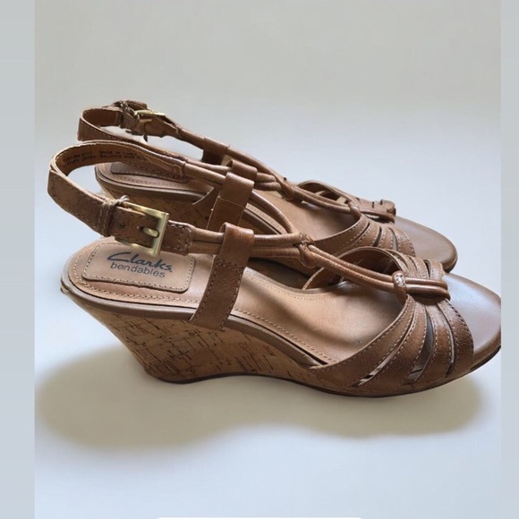 Clarks tan leather Bendables Strappy Wedge Sandals Size 8 - Picture 1 of 5